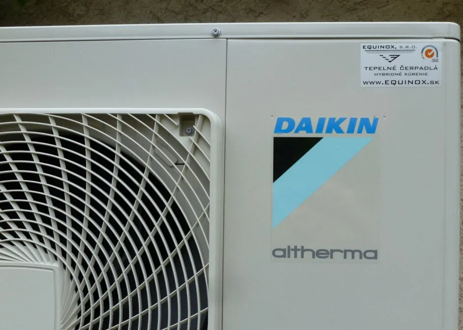 Tepelné čerpadlo vzduch voda Daikin Altherma HT vysokoteplotné 14kW rodinný dom Priechod