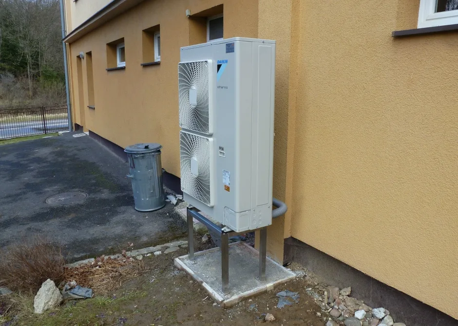 Tepelné čerpadlo vzduch voda Daikin Altherma HT vysokoteplotné 16kW admin. budova Trstená