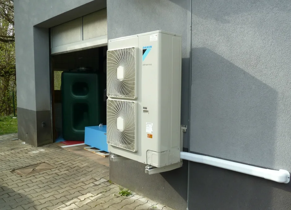 Tepelné čerpadlo vzduch voda Daikin Altherma HT vysokoteplotné 16kW autoumyváreň BB