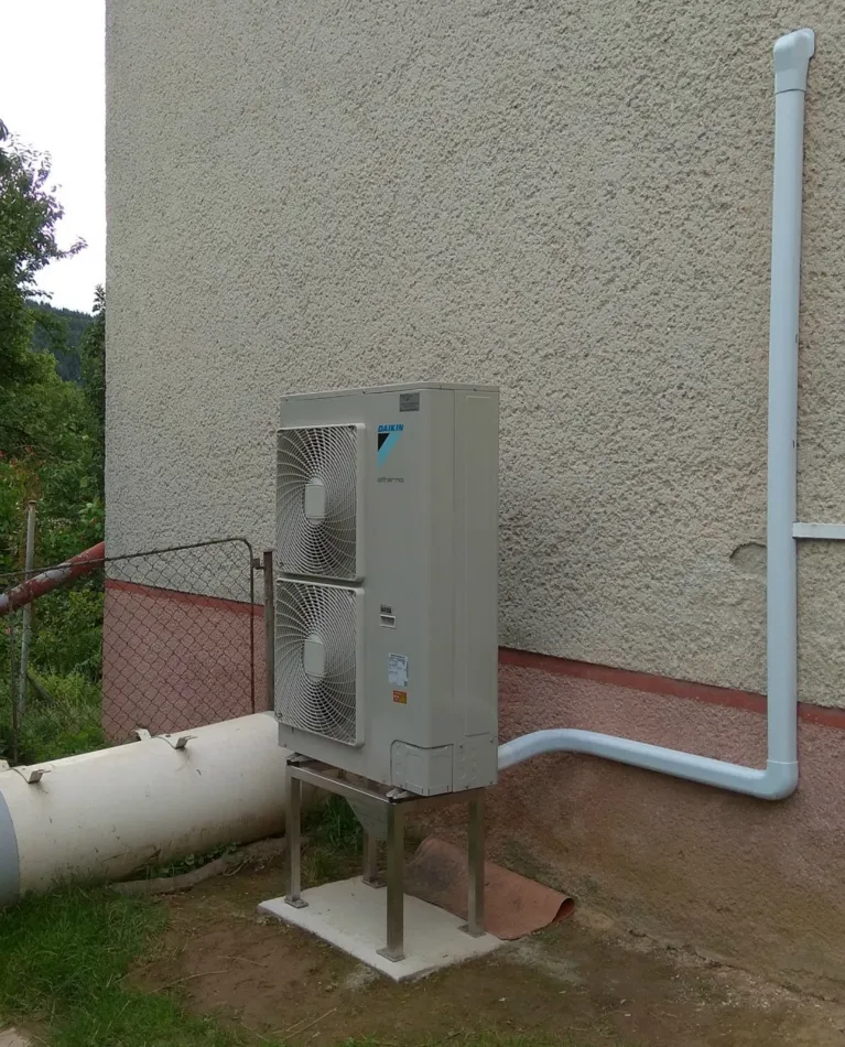 Tepelné čerpadlo vzduch voda Daikin Altherma HT vysokoteplotné 16kW rodinný dom Hriňová