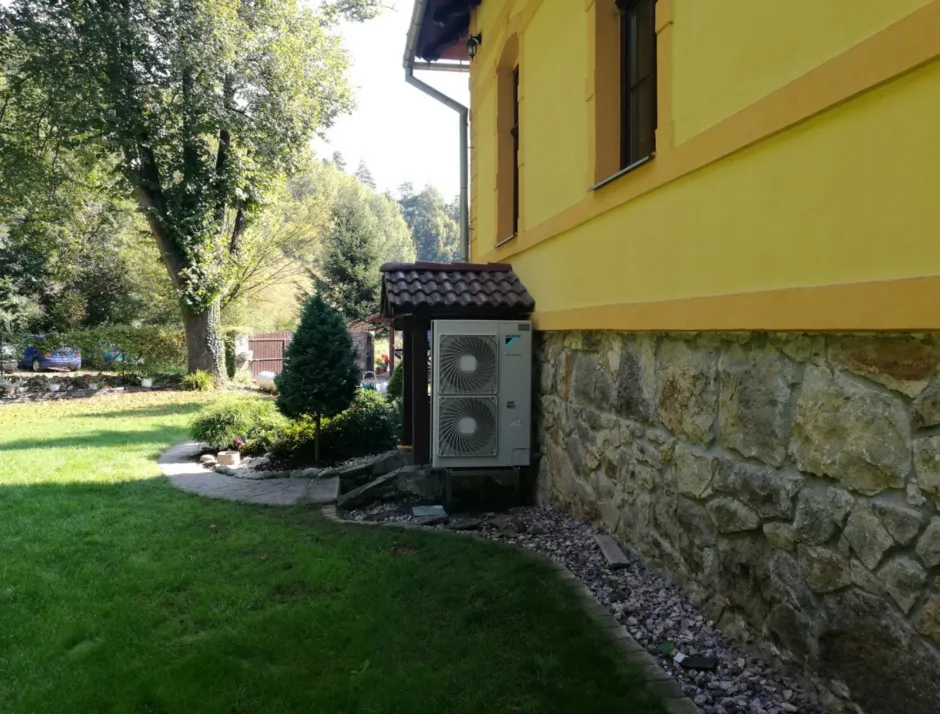 Tepelné čerpadlo vzduch voda Daikin Altherma HT vysokoteplotné 16kW rodinný dom Vyhne