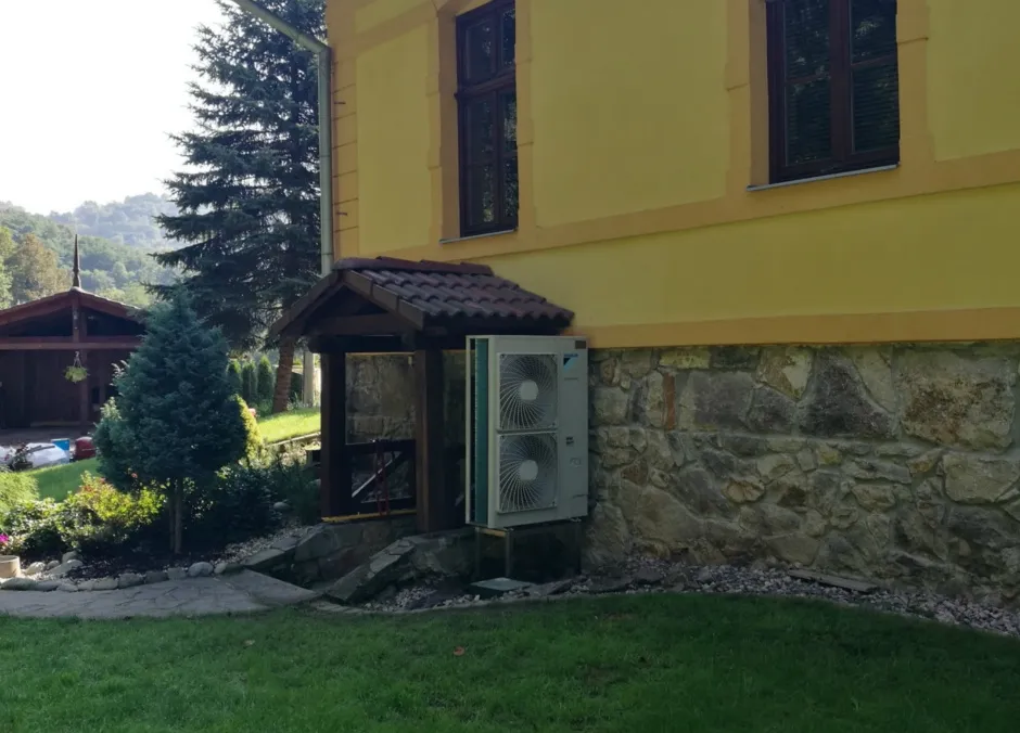 Tepelné čerpadlo vzduch voda Daikin Altherma HT vysokoteplotné 16kW rodinný dom Vyhne