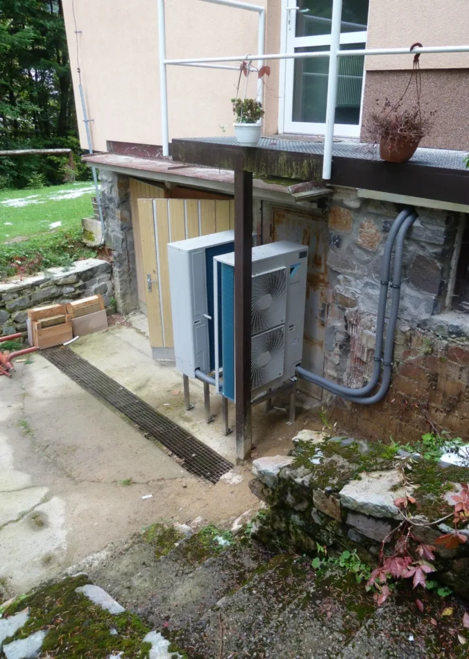 Tepelné čerpadlo vzduch voda Daikin Altherma HT vysokoteplotné 2x16kW kom. objekt Donovaly