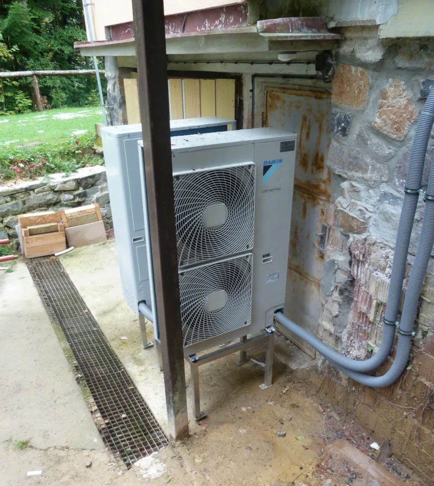 Tepelné čerpadlo vzduch voda Daikin Altherma HT vysokoteplotné 2x16kW kom. objekt Donovaly