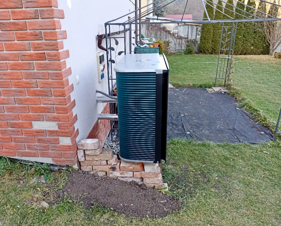 Tepelné čerpadlo vzduch voda Daikin Altherma HT3 vysokoteplotné 14kW rod. dom Priechod