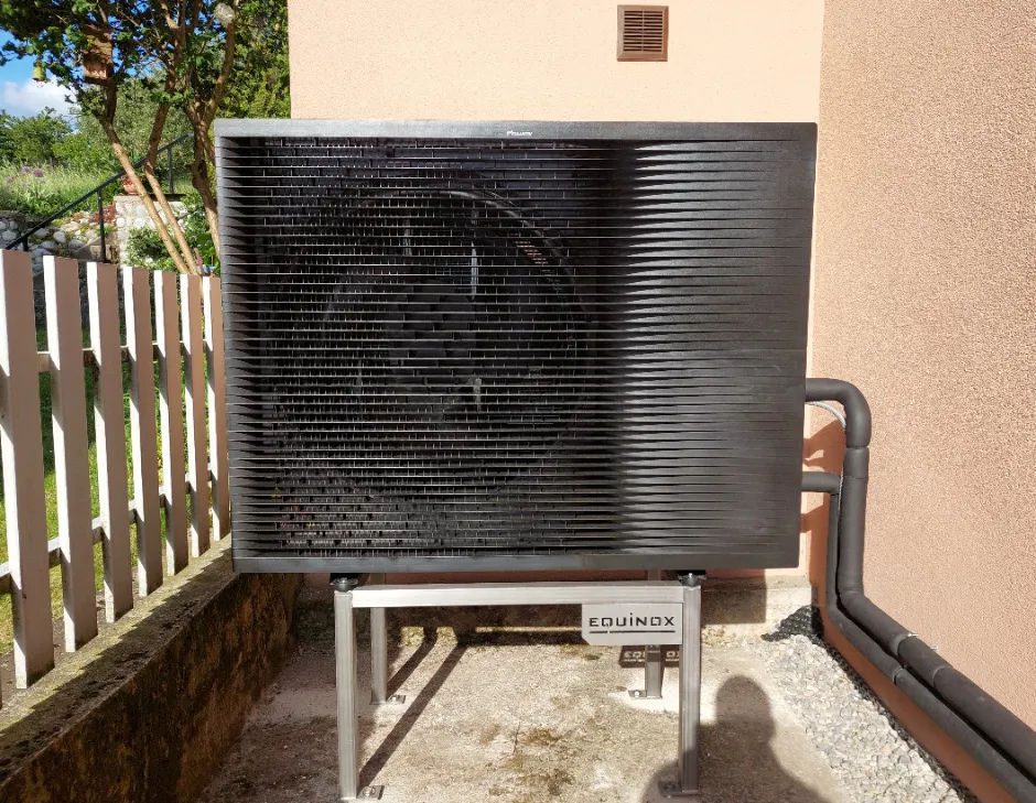 Tepelné čerpadlo vzduch voda Daikin Altherma HT3 vysokoteplotné 14kW rodinný dom Hrochoť