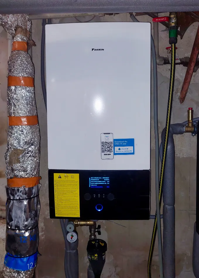Tepelné čerpadlo vzduch voda Daikin Altherma HT3 vysokoteplotné 14kW rodinný dom Hrochoť