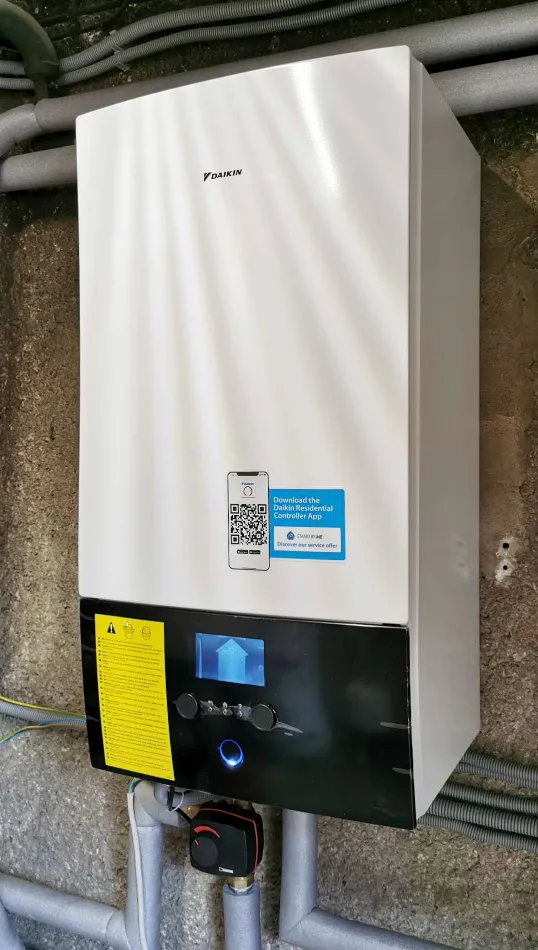 Tepelné čerpadlo vzduch voda Daikin Altherma HT3 vysokoteplotné 14kW rodinný dom Litava
