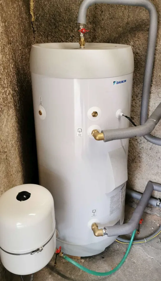 Tepelné čerpadlo vzduch voda Daikin Altherma HT3 vysokoteplotné 14kW rodinný dom Litava