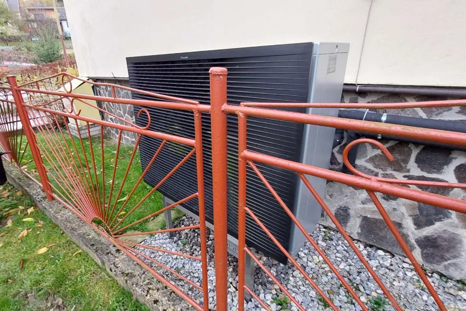 Tepelné čerpadlo vzduch voda Daikin Altherma HT3 vysokoteplotné 14kW rodinný dom Snežnica