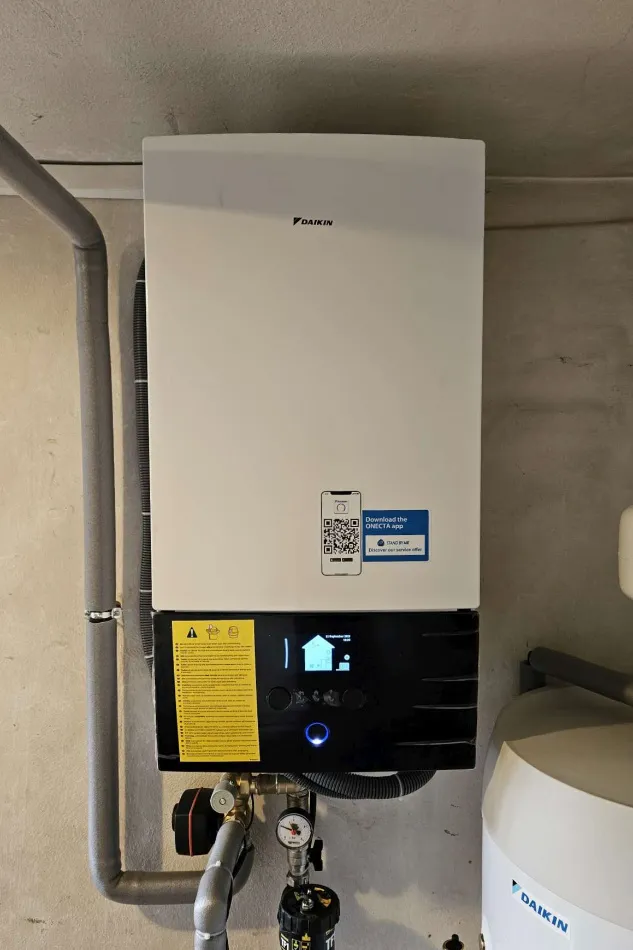 Tepelné čerpadlo vzduch voda Daikin Altherma HT3 vysokoteplotné 16kW rodinný dom Hrochoť