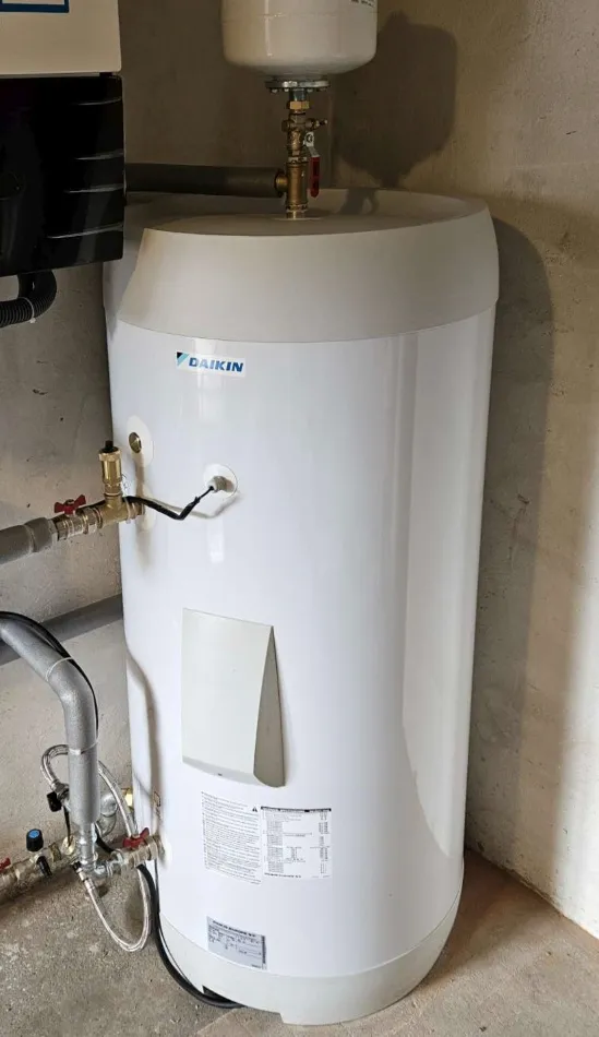 Tepelné čerpadlo vzduch voda Daikin Altherma HT3 vysokoteplotné 16kW rodinný dom Hrochoť