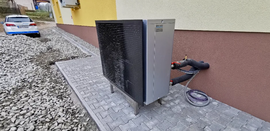 Tepelné čerpadlo vzduch voda Daikin Altherma HT3 vysokoteplotné 18kW Jednota Čierny Balog