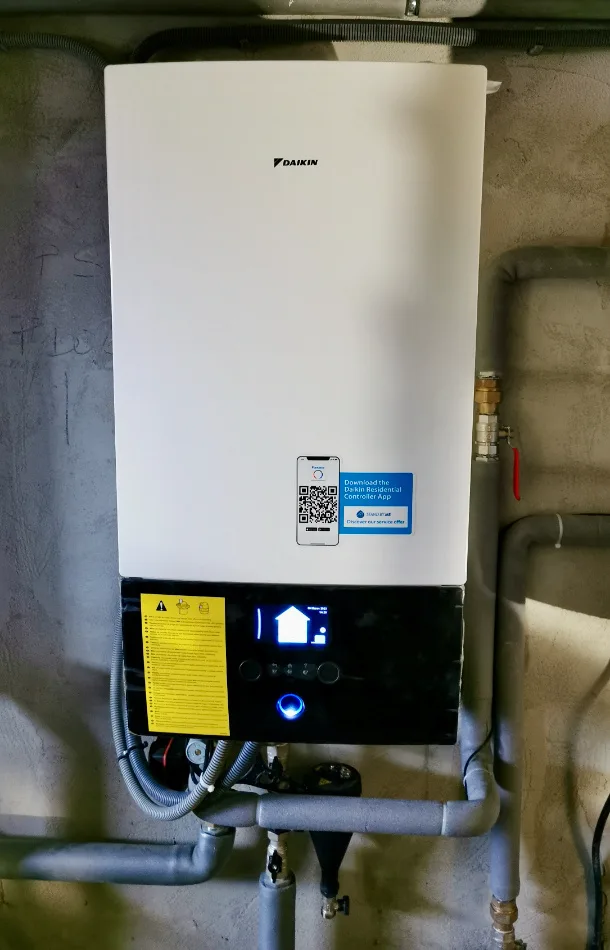 Tepelné čerpadlo vzduch voda Daikin Altherma HT3 vysokoteplotné 18kW Jednota Čierny Balog