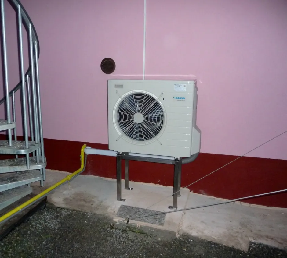 Tepelné čerpadlo vzduch voda Daikin Altherma HYBRID 8kW - 33kW rodinný dom Udiča