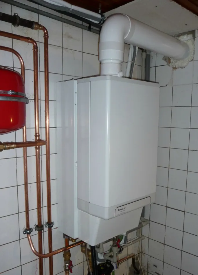 Tepelné čerpadlo vzduch voda Daikin Altherma HYBRID 8kW - 33kW rodinný dom Udiča