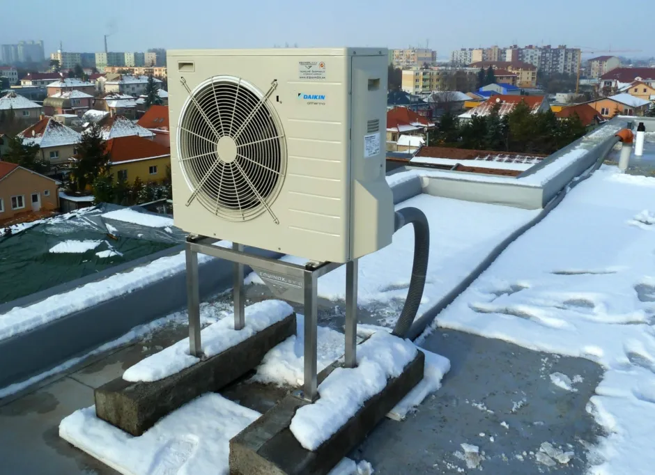 Tepelné čerpadlo vzduch voda Daikin Altherma HYBRID 8kW - 33kW s chladením RD Šurany 1