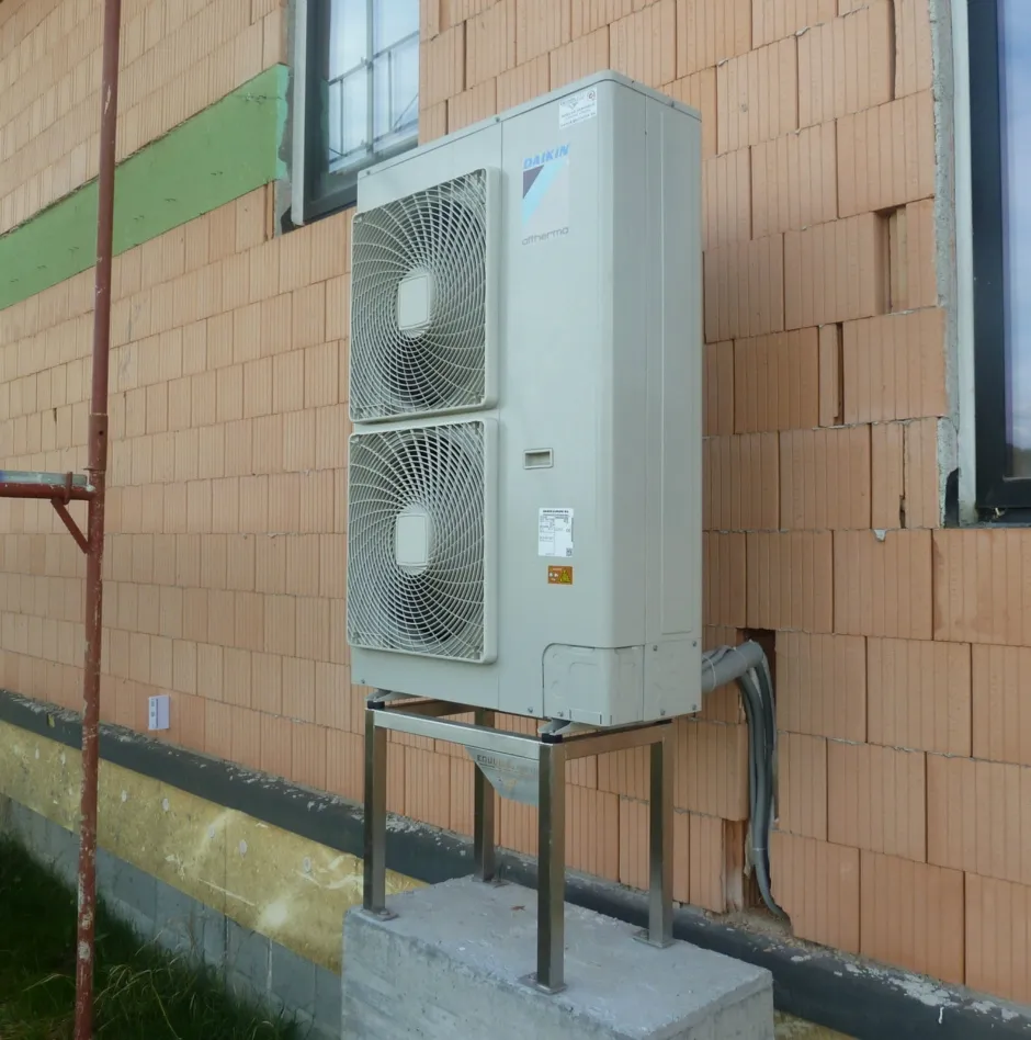 Tepelné čerpadlo vzduch voda Daikin Altherma Kompakt LT 14kW s chladením rod. dom Stožok