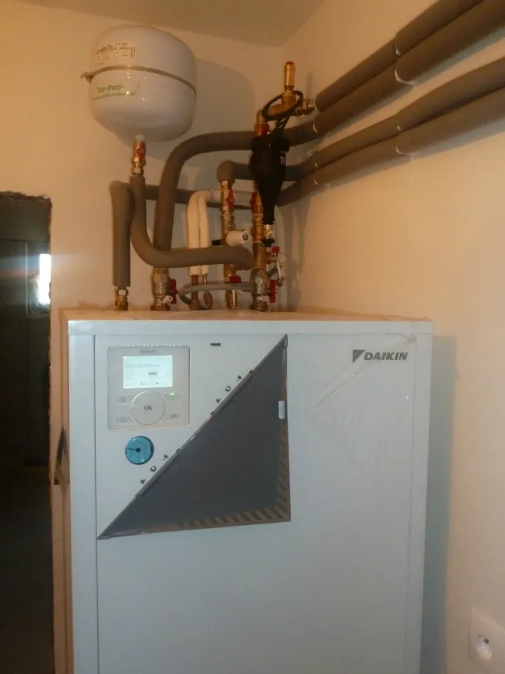 Tepelné čerpadlo vzduch voda Daikin Altherma LT 11kW rodinný dom Belža