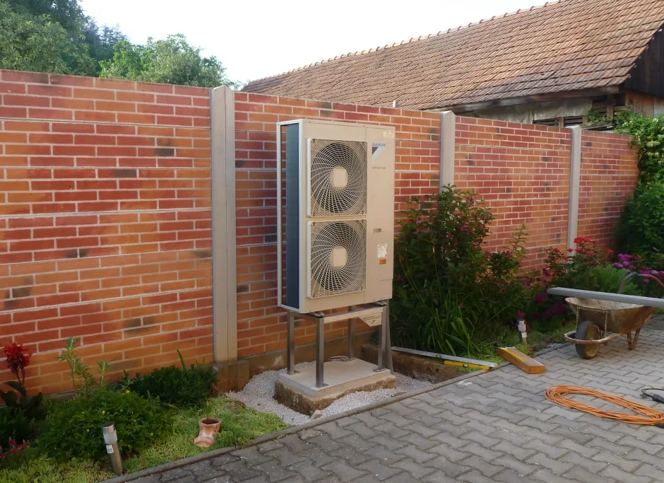 Tepelné čerpadlo vzduch voda Daikin Altherma LT 11kW rodinný dom Hradište
