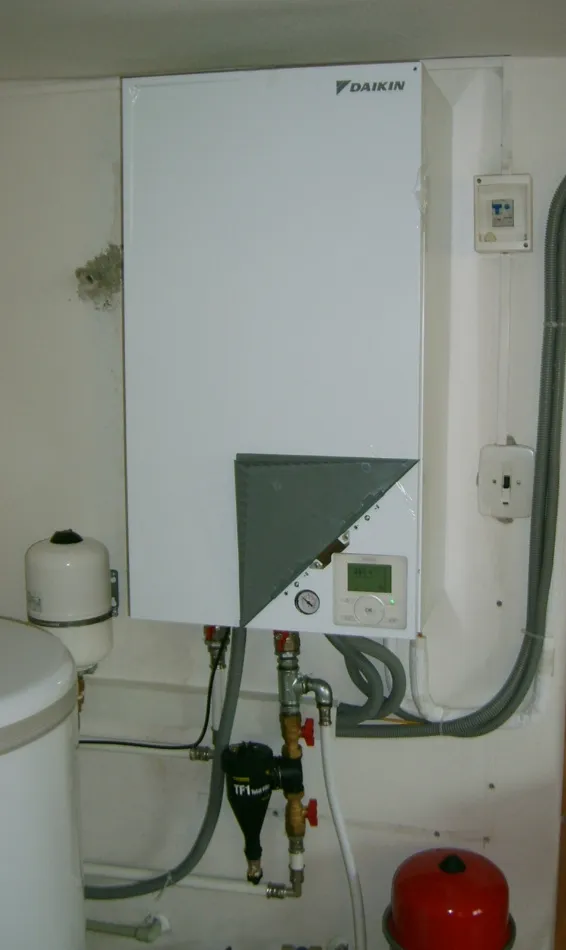 Tepelné čerpadlo vzduch voda Daikin Altherma LT 11kW rodinný dom Hrochoť
