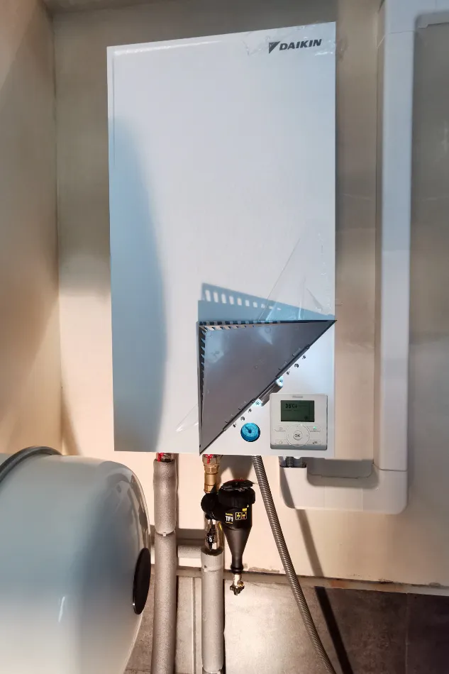 Tepelné čerpadlo vzduch voda Daikin Altherma LT 11kW rodinný dom Hruštín