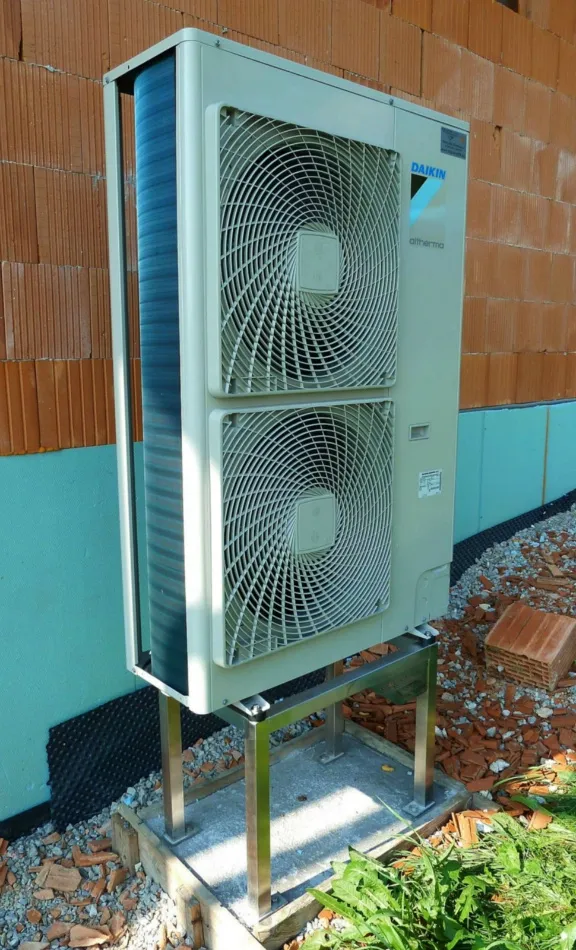Tepelné čerpadlo vzduch voda Daikin Altherma LT 11kW rodinný dom Priechod