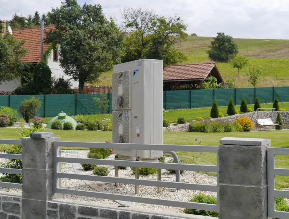 Tepelné čerpadlo vzduch voda Daikin Altherma LT 11kW rodinný dom Skliarovo