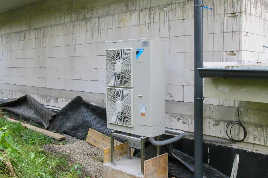 Tepelné čerpadlo vzduch voda Daikin Altherma LT 11kW rodinný dom Vyhne