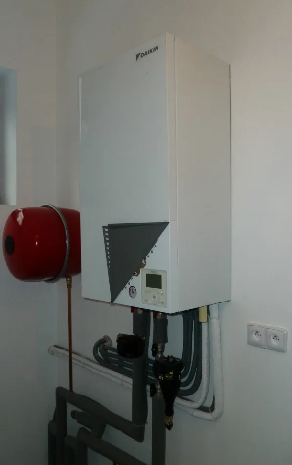 Tepelné čerpadlo vzduch voda Daikin Altherma LT 11kW s chladením poliklinika Svidník