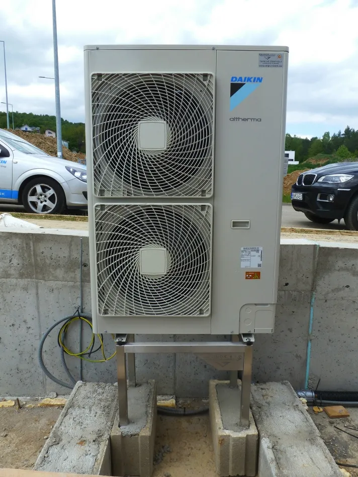 Tepelné čerpadlo vzduch voda Daikin Altherma LT 11kW s chladením rod. dom Banská Bystrica