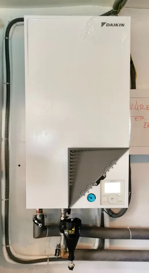 Tepelné čerpadlo vzduch voda Daikin Altherma LT 11kW s chladením rod. dom Liptovské Revúce