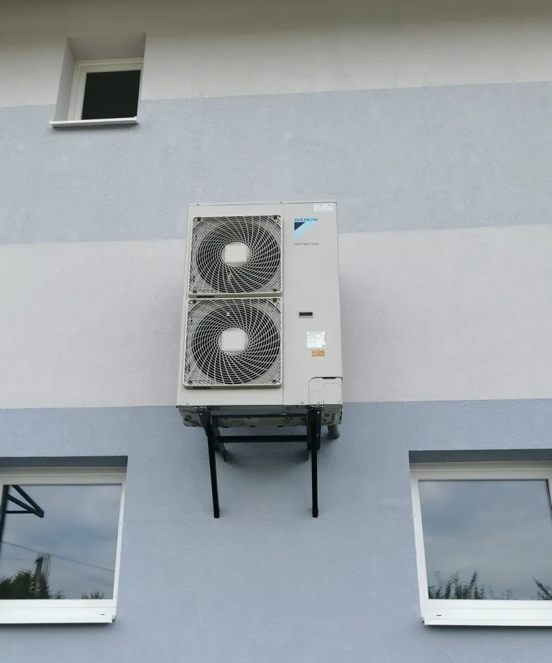 Tepelné čerpadlo vzduch voda Daikin Altherma LT 11kW s chladením rodinný dom Bzovík