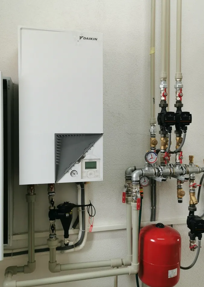 Tepelné čerpadlo vzduch voda Daikin Altherma LT 11kW s chladením rodinný dom Bzovík