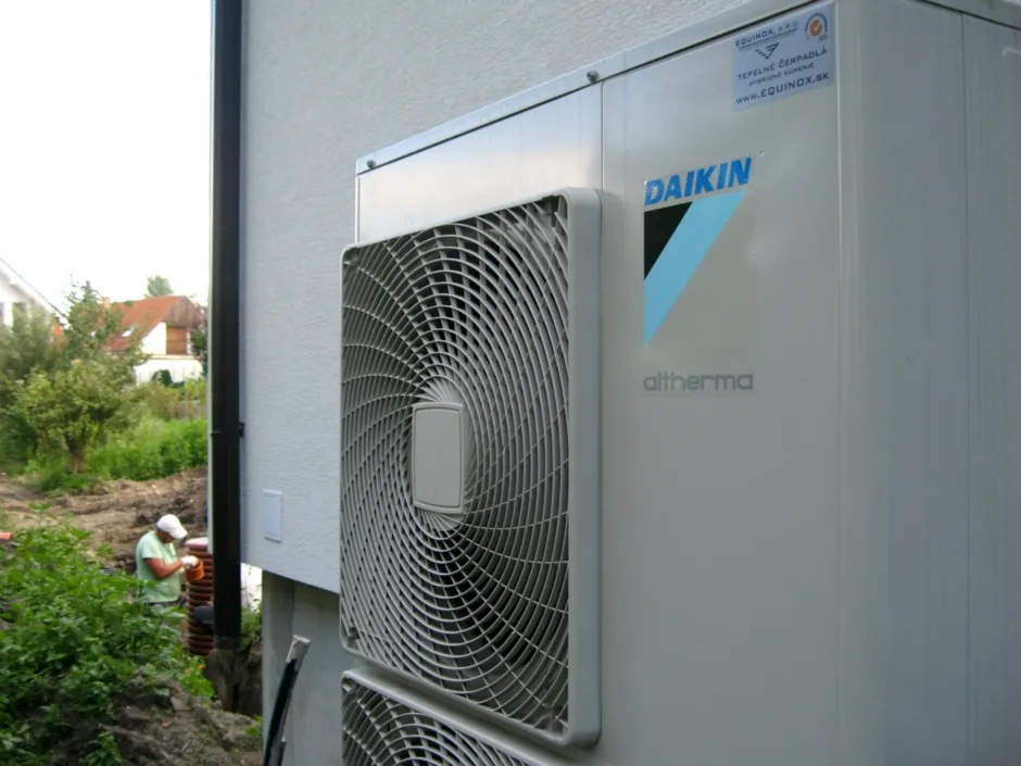 Tepelné čerpadlo vzduch voda Daikin Altherma LT 11kW s chladením rodinný dom Dvorec