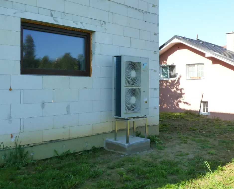 Tepelné čerpadlo vzduch voda Daikin Altherma LT 11kW s chladením rodinný dom Hrochoť