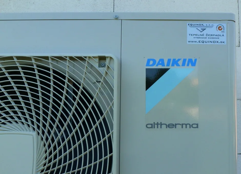 Tepelné čerpadlo vzduch voda Daikin Altherma LT 11kW s chladením rodinný dom Hrochoť