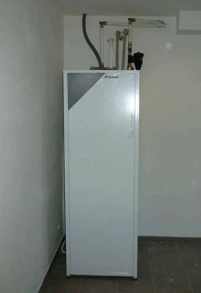 Tepelné čerpadlo vzduch voda Daikin Altherma LT 11kW s chladením rodinný dom Hrochoť
