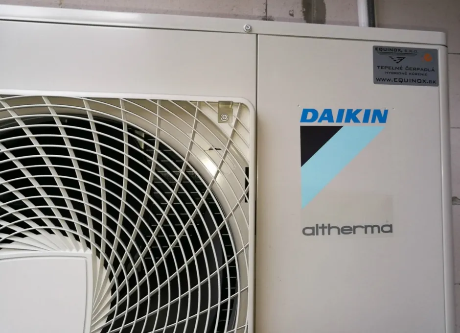 Tepelné čerpadlo vzduch voda Daikin Altherma LT 11kW s chladením rodinný dom Petrovice