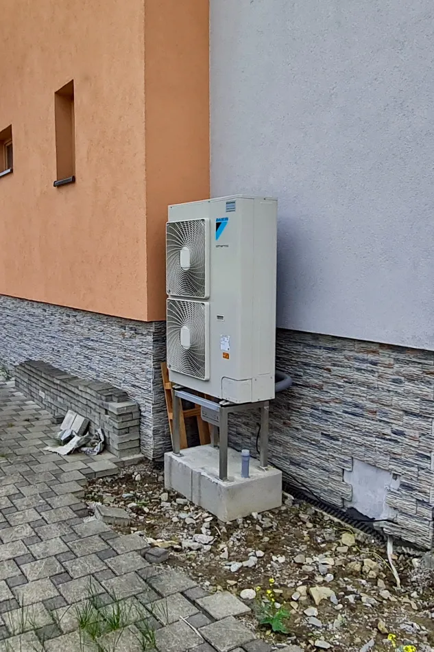 Tepelné čerpadlo vzduch voda Daikin Altherma LT 11kW s chladením rodinný dom Pod Žiarcom