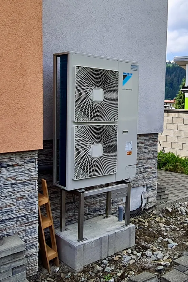 Tepelné čerpadlo vzduch voda Daikin Altherma LT 11kW s chladením rodinný dom Pod Žiarcom
