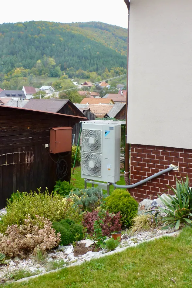 Tepelné čerpadlo vzduch voda Daikin Altherma LT 11kW s chladením rodinný dom Podkonice
