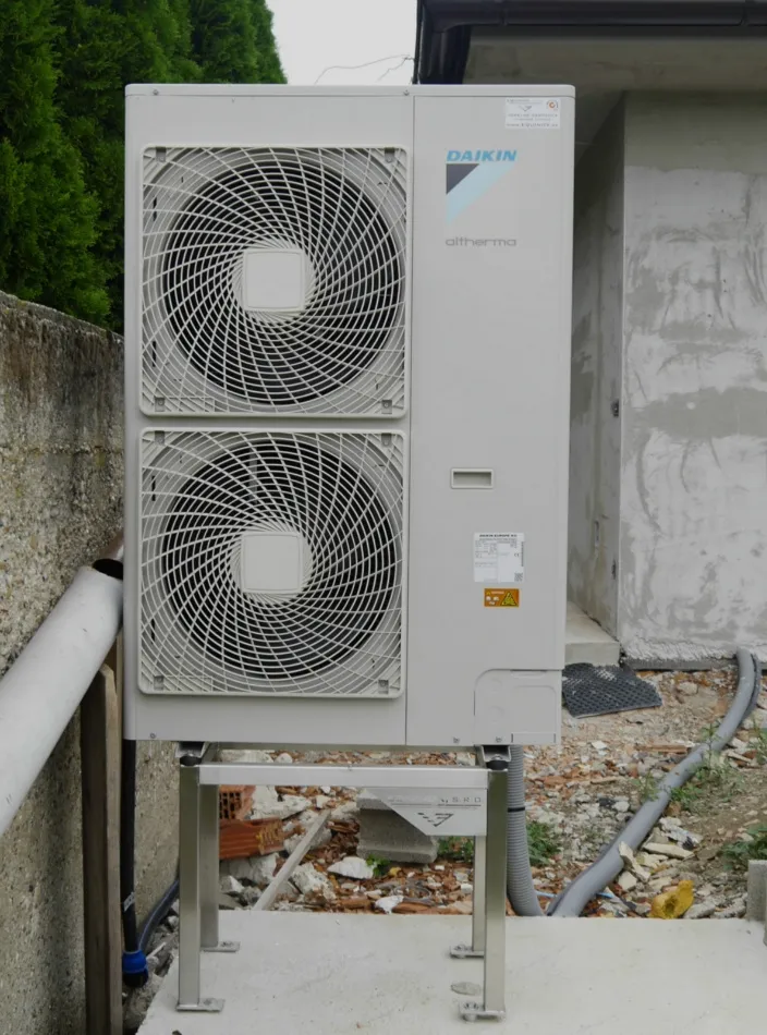 Tepelné čerpadlo vzduch voda Daikin Altherma LT 11kW s chladením rodinný dom Potvorice