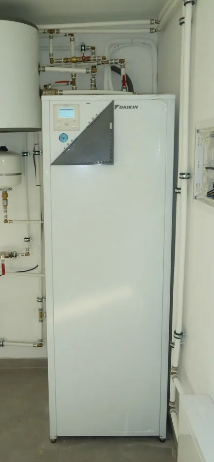 Tepelné čerpadlo vzduch voda Daikin Altherma LT 11kW s chladením rodinný dom Riečka