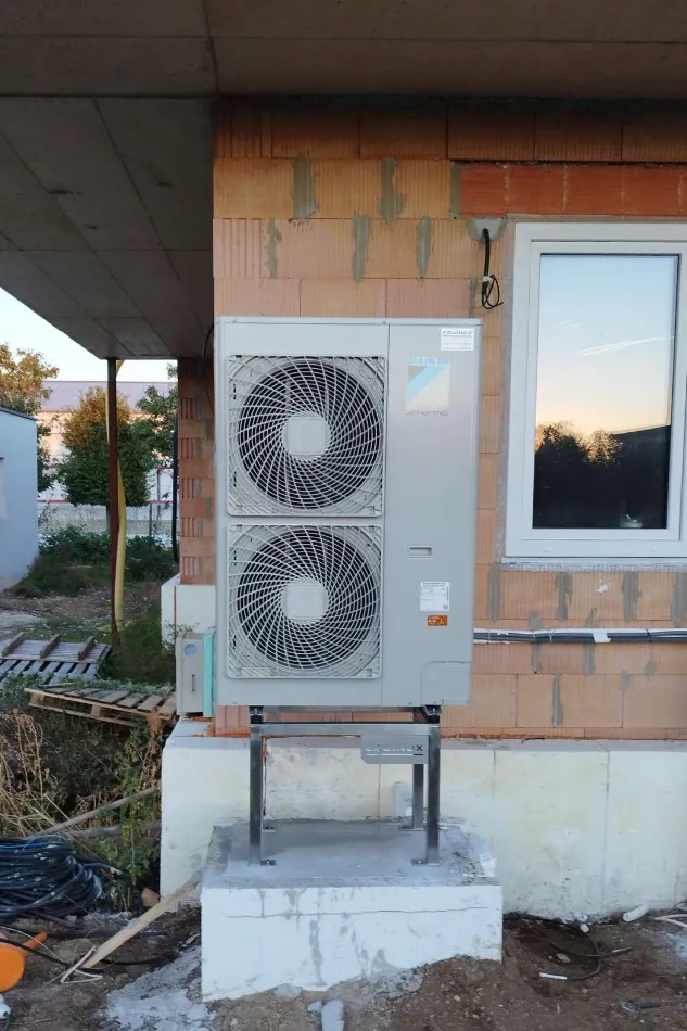 Tepelné čerpadlo vzduch voda Daikin Altherma LT 11kW s chladením rodinný dom Schloßhof