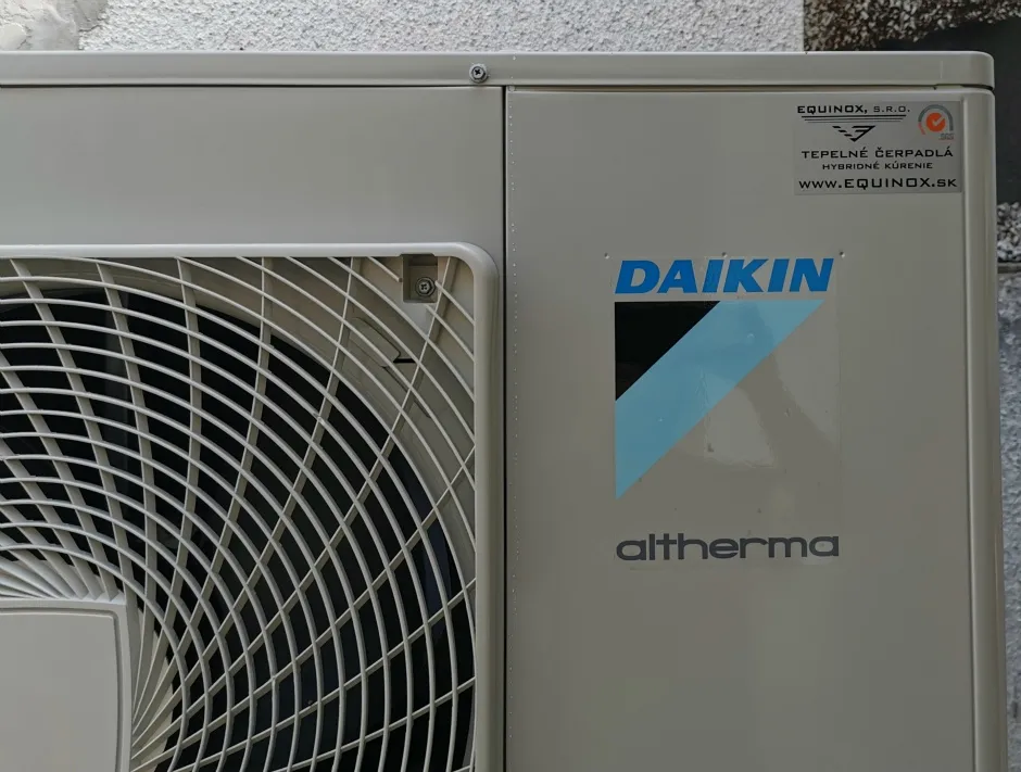 Tepelné čerpadlo vzduch voda Daikin Altherma LT 11kW s chladením rodinný dom Sekule