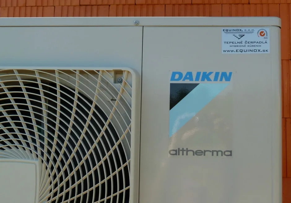 Tepelné čerpadlo vzduch voda Daikin Altherma LT 11kW s chladením rodinný dom Sverepec