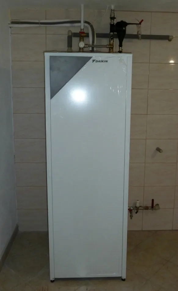 Tepelné čerpadlo vzduch voda Daikin Altherma LT 11kW s chladením rodinný dom Sverepec