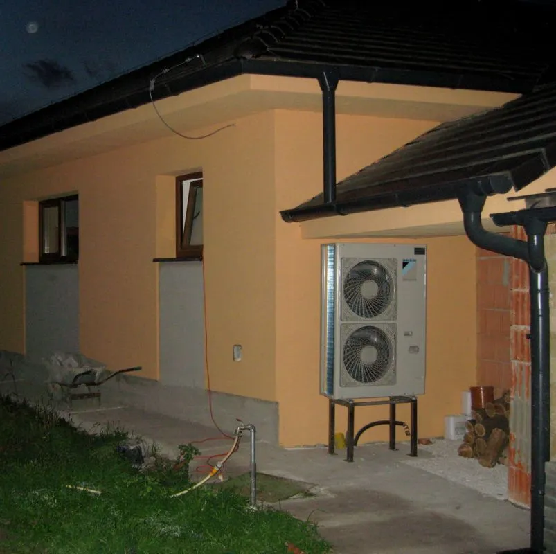 Tepelné čerpadlo vzduch voda Daikin Altherma LT 11kW s chladením rodinný dom Tureň