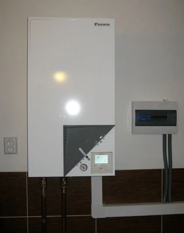 Tepelné čerpadlo vzduch voda Daikin Altherma LT 11kW s chladením rodinný dom Tureň